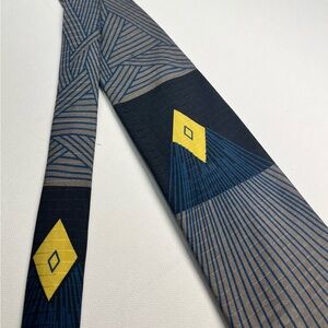 Stylish Geometric Tie in Navy and Yellow